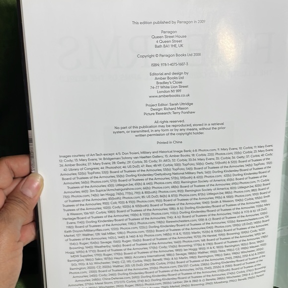 FIREARMS The Illustrated Guide to Small Arms of the World by Chris McNab - Picture 5 of 8